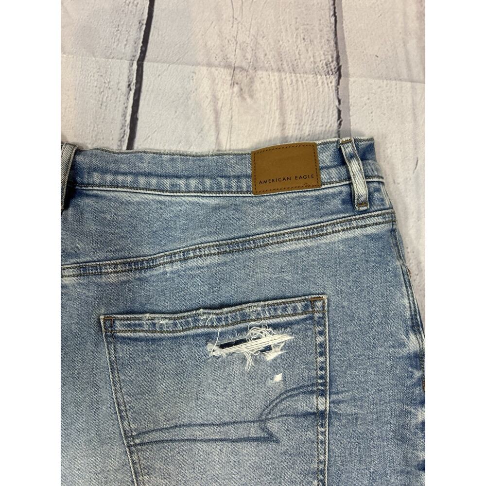NWT American Eagle Strigid Relaxed Denim Shorts Women 16 Distressed Light Wash - Picture 6 of 7